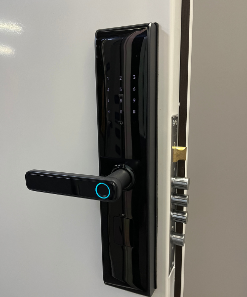 Porta em Aço 0,8mm Branca - Fechadura digital LE